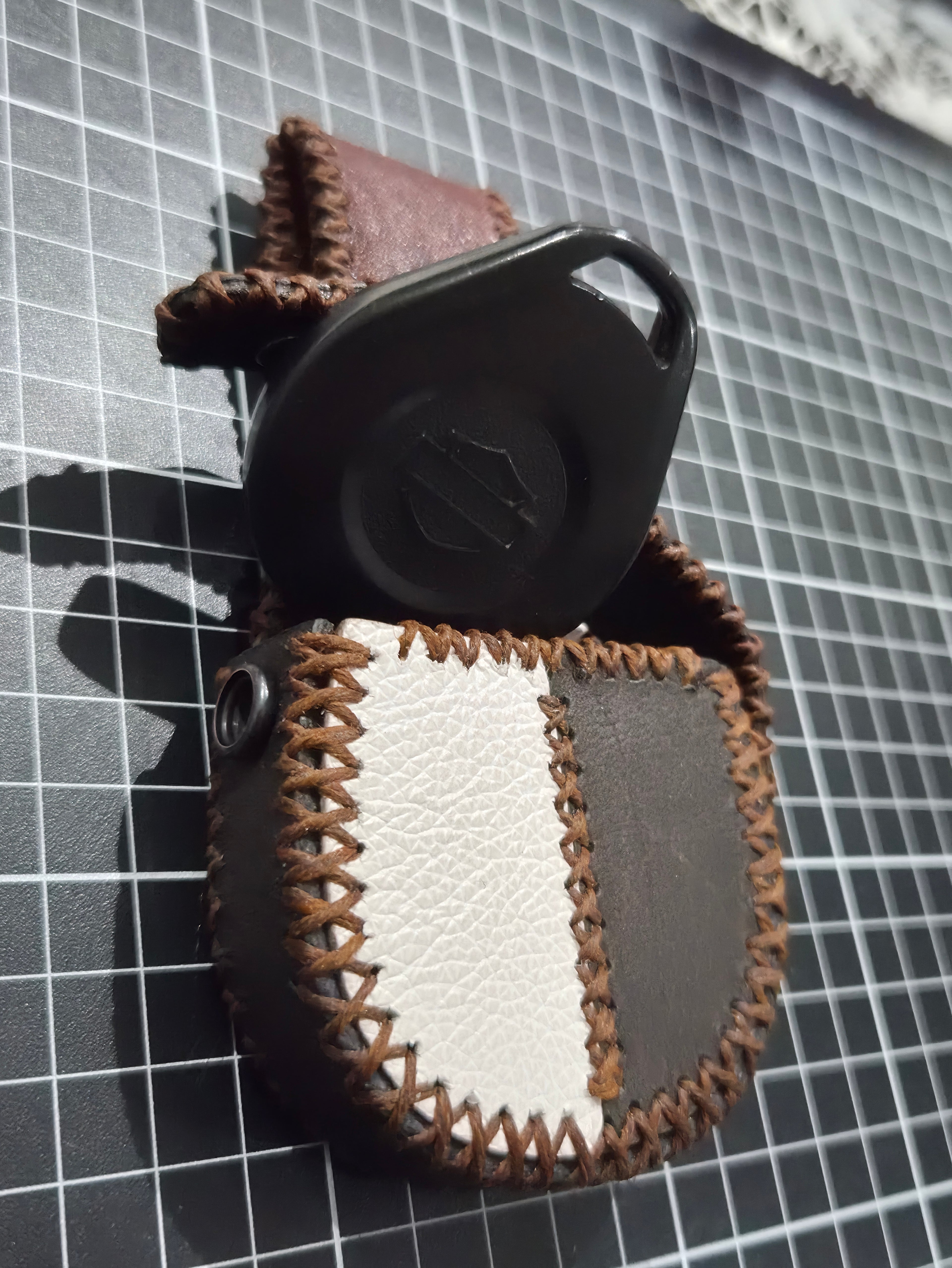 SIDE LATCH FOB HOLDER